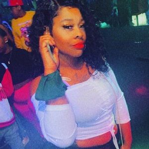 Meet your Posher, Holly